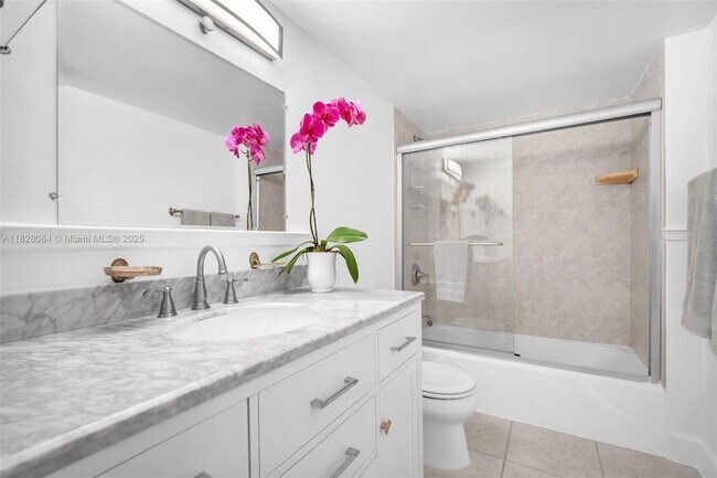 Building Photo - 611 Ocean Dr