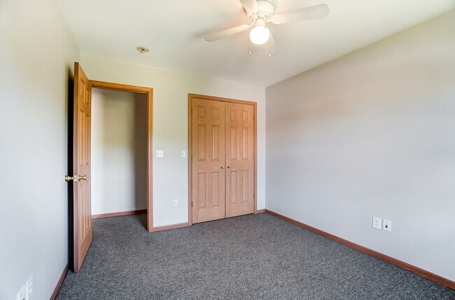 Building Photo - 1115 N Byrne Rd