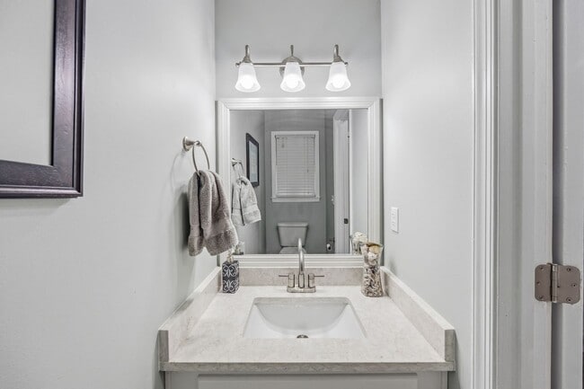 Building Photo - Modern Comfort & Convenience in Regents Green Townhome