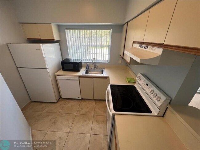 Building Photo - 840 Cypress Park Way