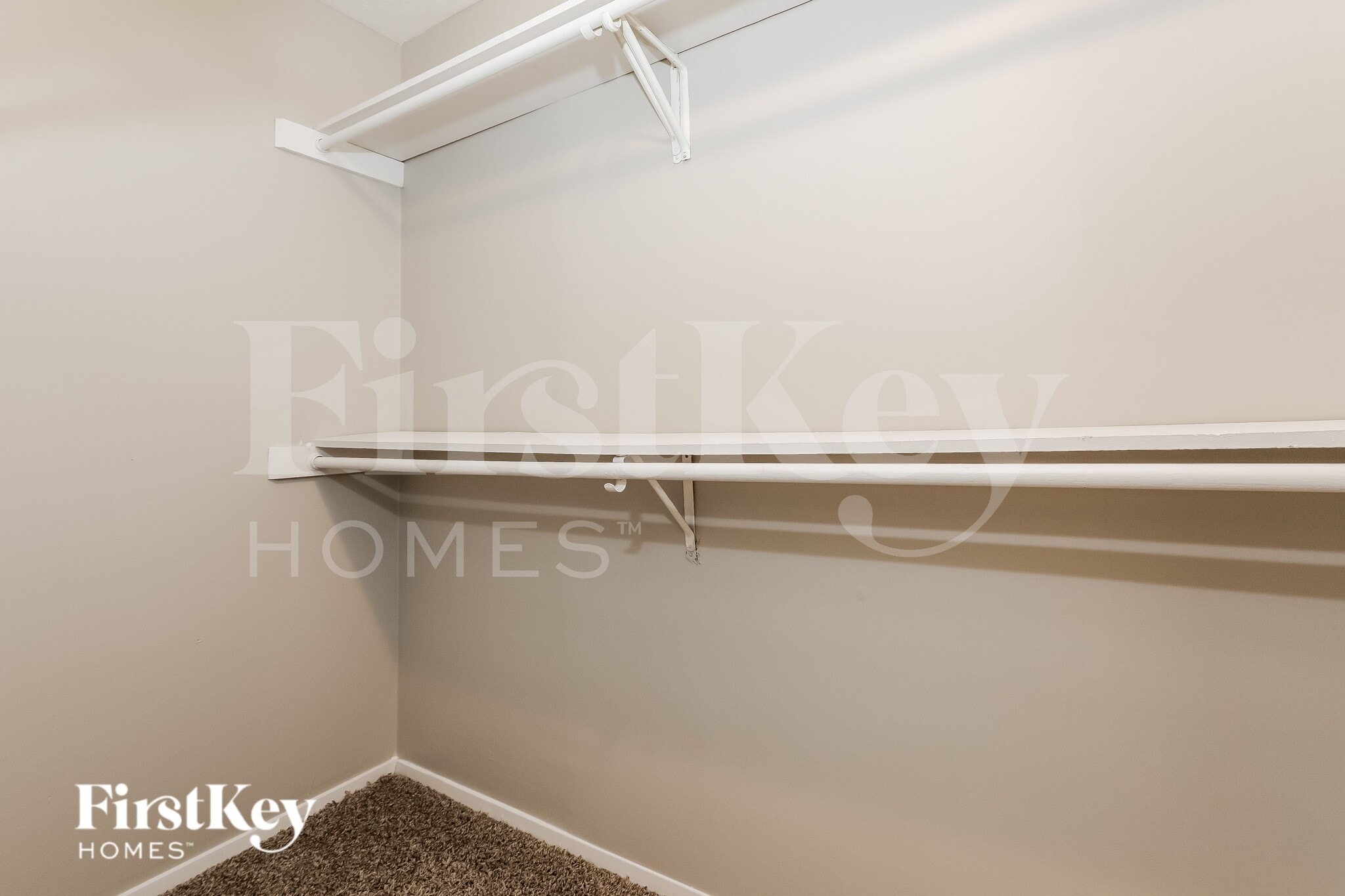 Building Photo - 206 Red Oak Dr