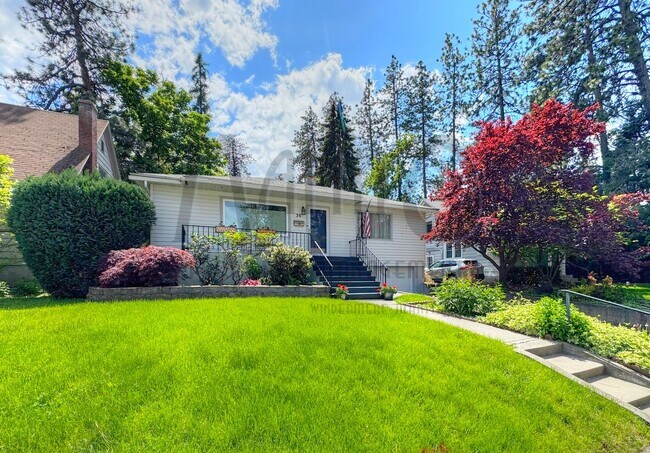 Primary Photo - Tranquil Home Steps from Manito Park
