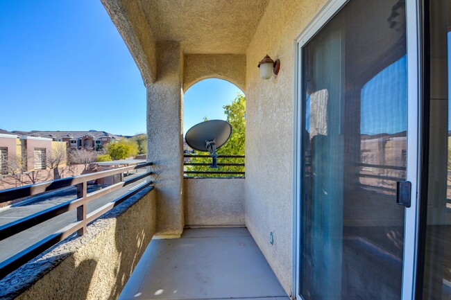 Building Photo - CLEAN, move in ready~GATED and super COMMU...