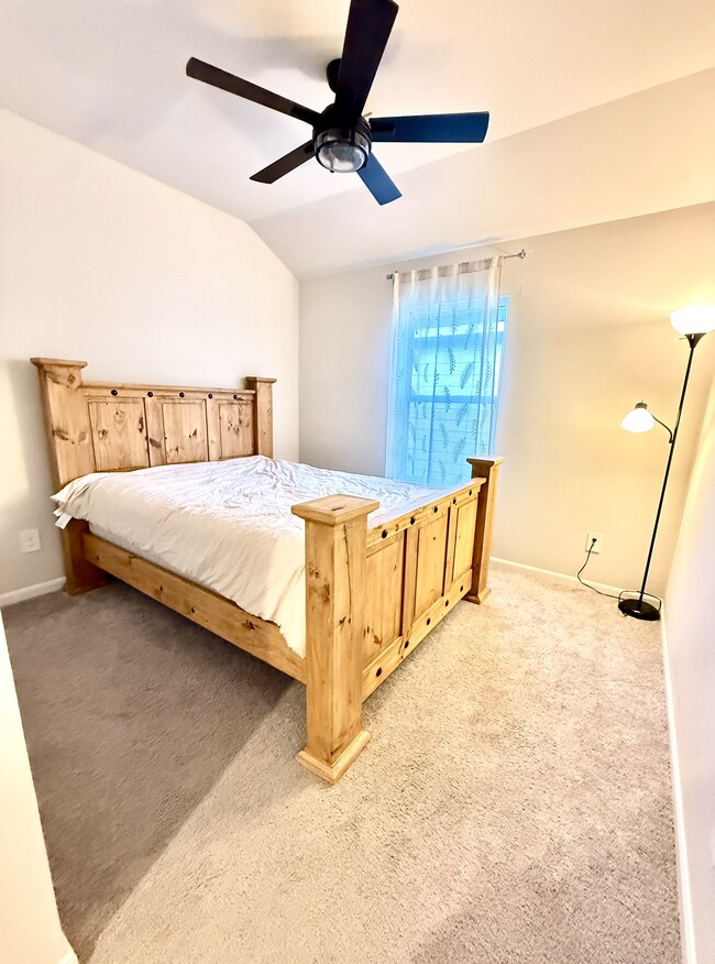 Building Photo - 302 Del Monte Dr
