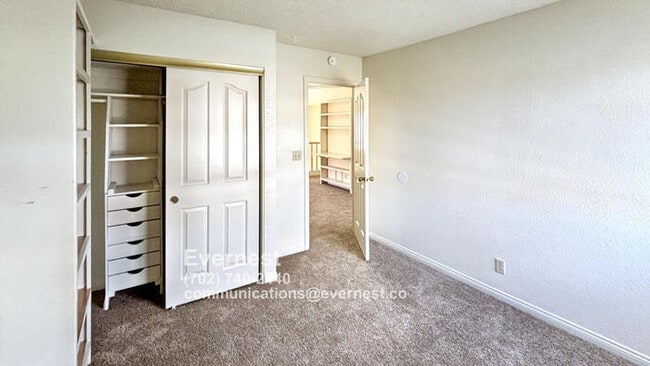 Building Photo - Spacious 4-Bedroom Home in a Great Locatio...