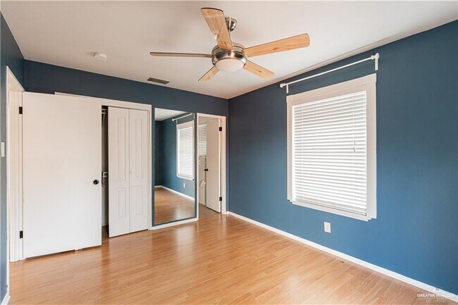 Building Photo - 517 Upas Ave