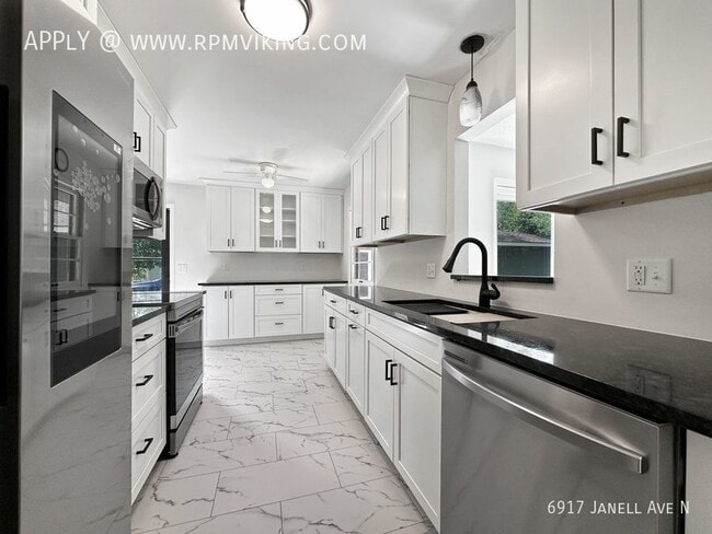 Building Photo - 4br 2ba 2cg ~ Security Deposit Free Altern...