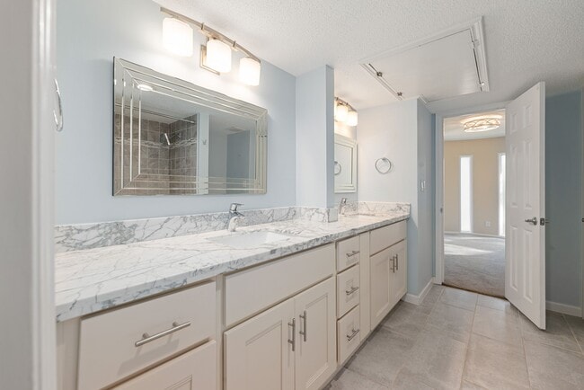 Building Photo - 6453 Bayou Glen Rd