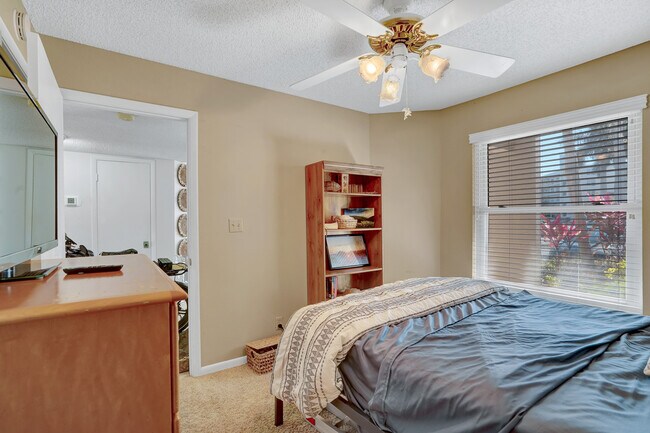 Building Photo - 6080 Bahia Del Mar Cir