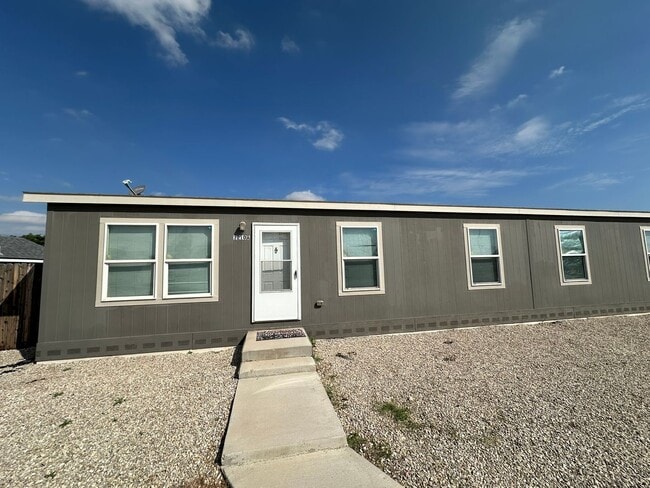 Primary Photo - 3 Bed 2 Bath Duplex