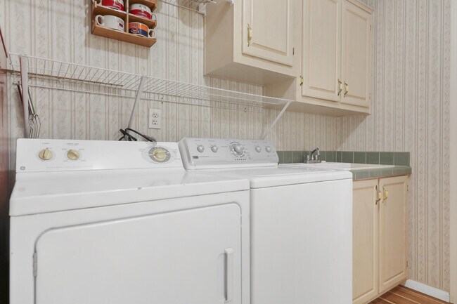 Building Photo - 60781 Painted Hills Rd