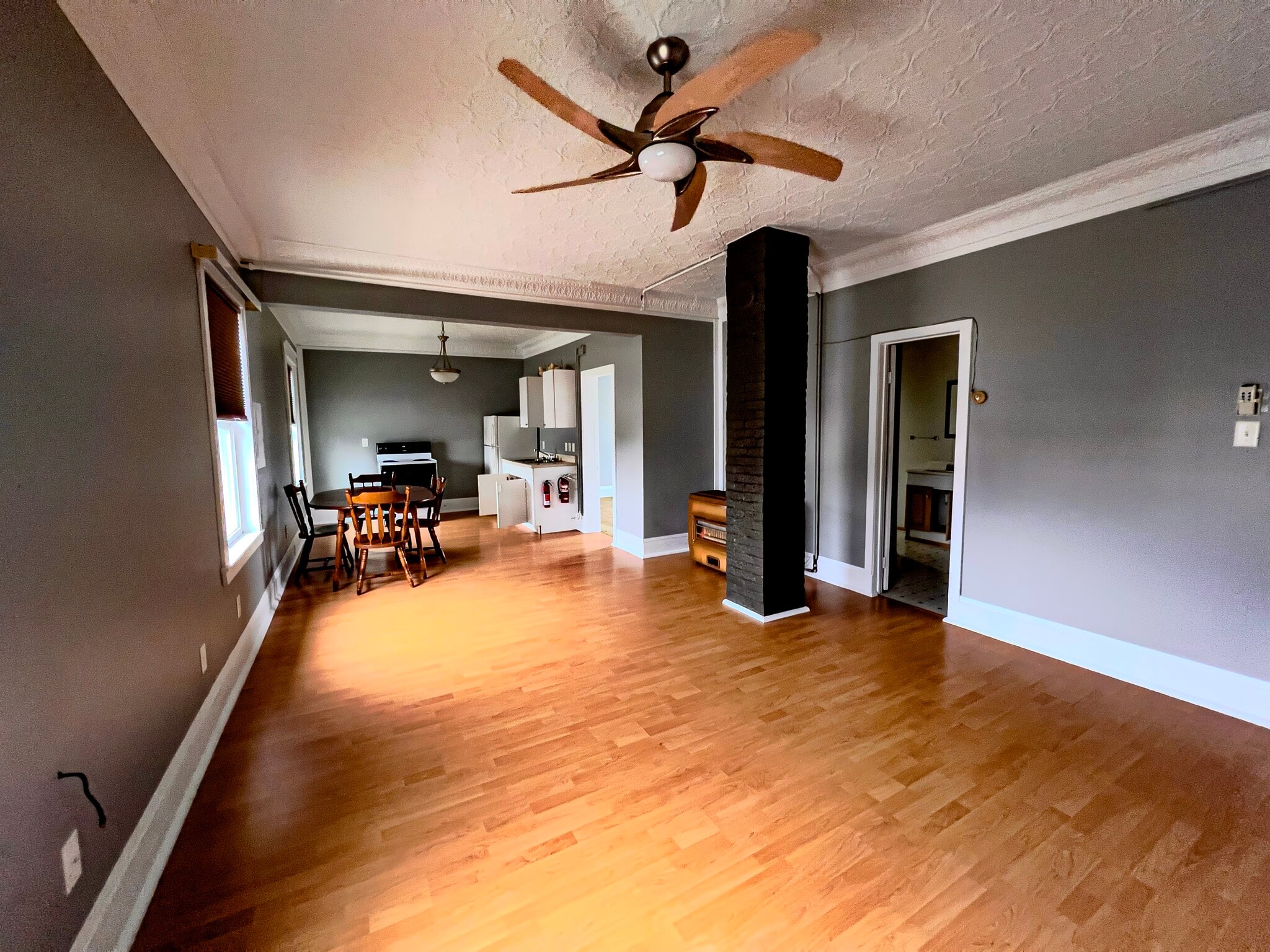 Loft Apartment - 15 Park Cir