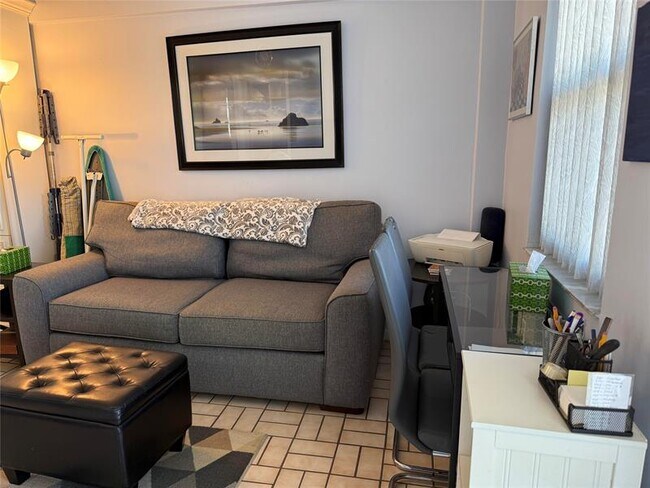 Building Photo - 321 Wilson St