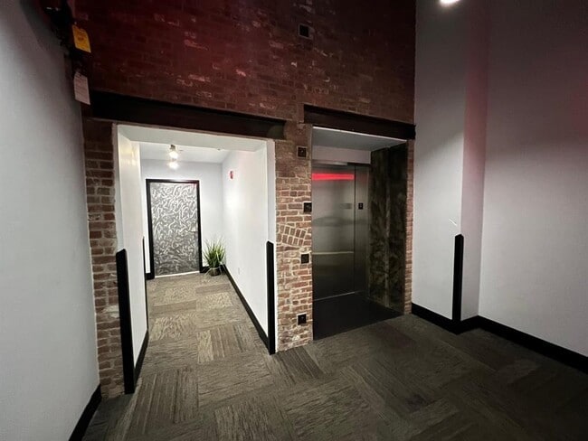 Building Photo - 338 Grove St