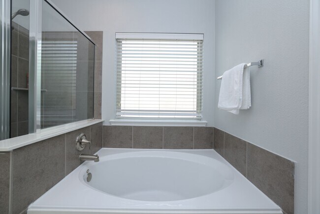 Building Photo - 19 Canterborough Pl