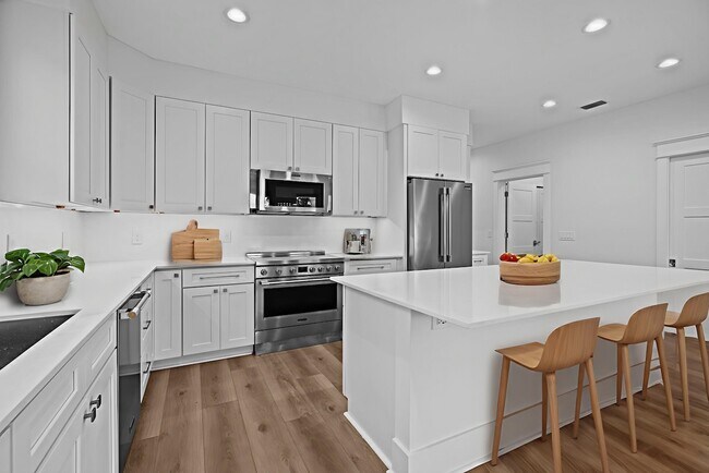 Building Photo - 171 Cordova St