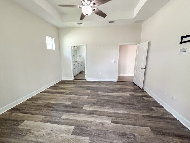 Building Photo - Elegant  2 bed, 2 bath Villa in BridgeWater Landing 55+ community – Maintenance-Free Living at It...