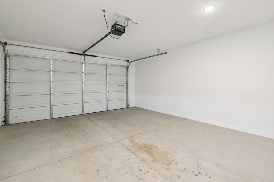 Building Photo - 4325 W Allen St