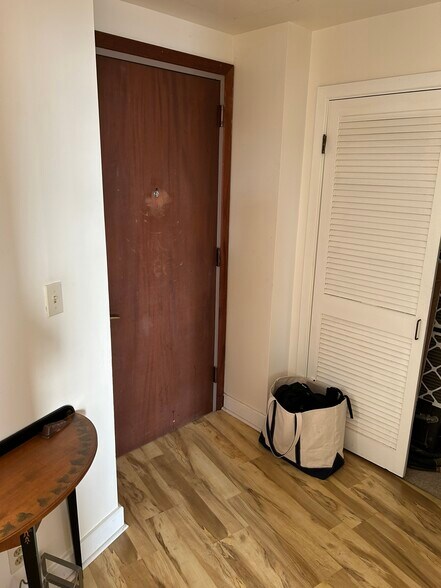 Building Photo - 555 S Water St