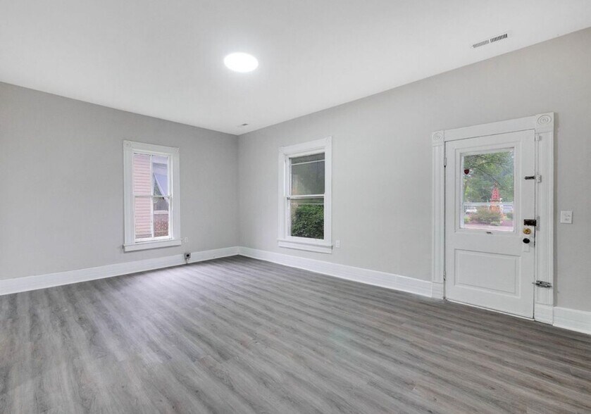 Building Photo - 2303 Bailey Ave