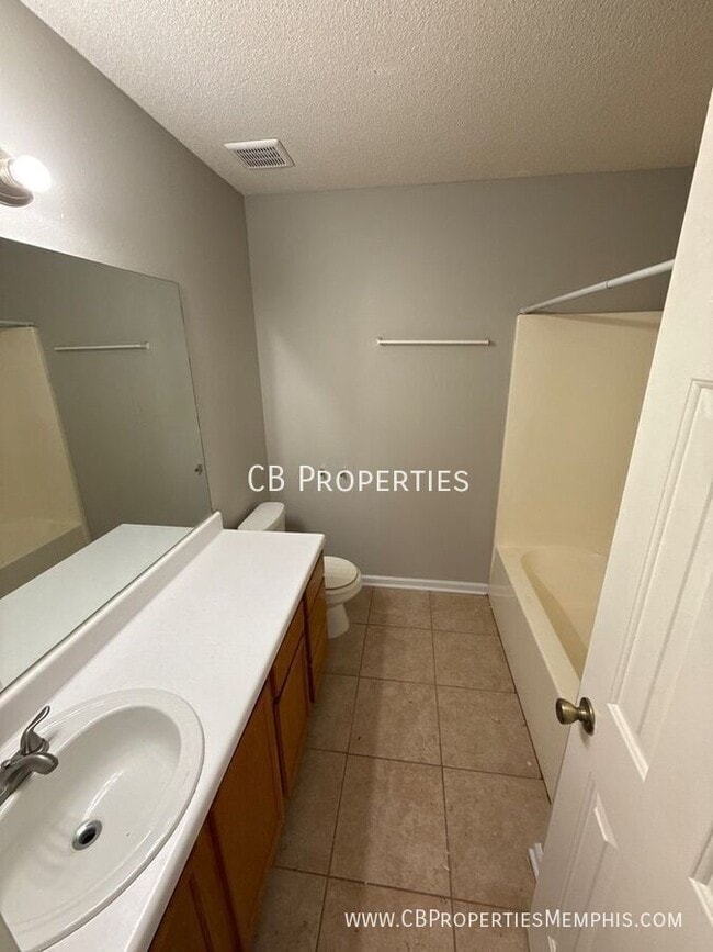 Building Photo - 175 Pine Ridge Ln