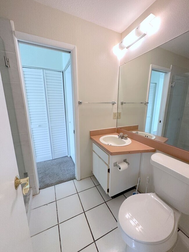 Building Photo - Quaint 2BR/2BA Citrus Park End Unit Condo ...