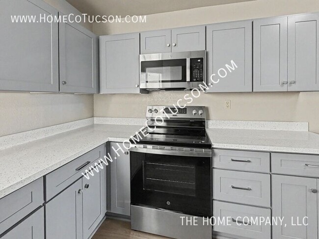 Building Photo - 5108 N Avenida Primera
