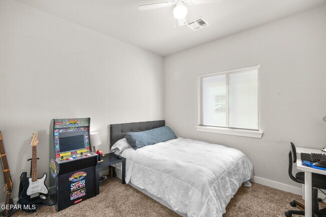 Building Photo - 14820 Mike a Mendoza Ave