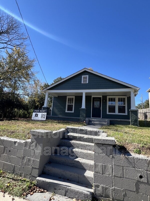 Primary Photo - 607 Snow St