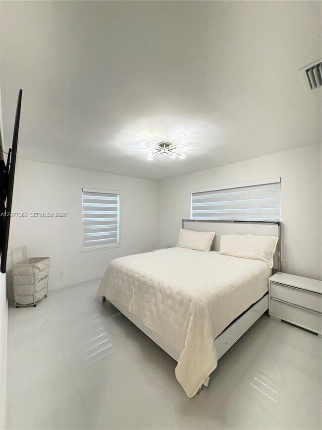 Building Photo - 937 SW 18th Ct