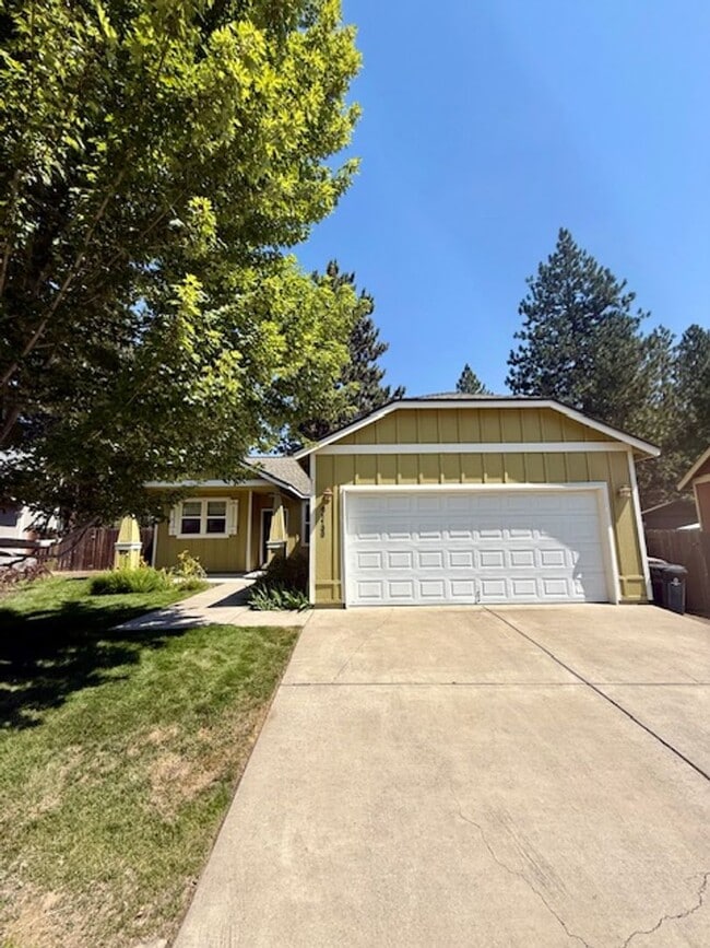 Building Photo - Charming Craftsman Home in SW Bend!
