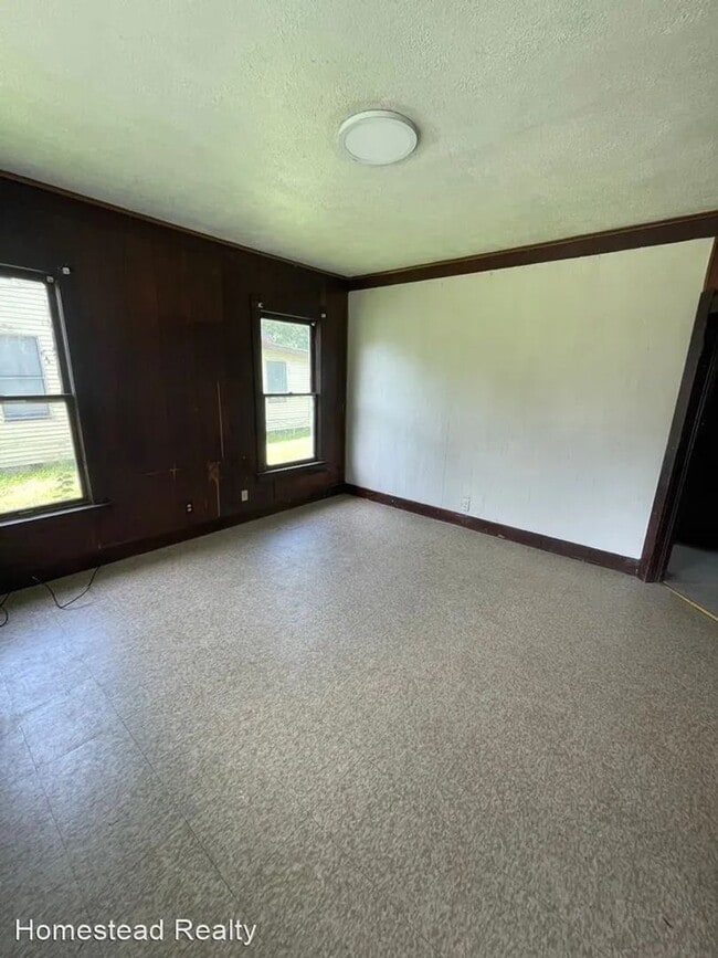 Building Photo - COMING SOON - 3 Bedroom, 1 Bathroom House ...