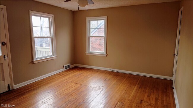 Building Photo - 1158 Castleton Rd