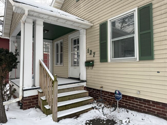 Building Photo - BEAUTIFUL SINGLE FAMILY MOVE-IN READY!!!