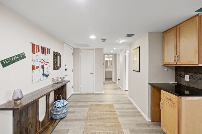 Building Photo - 1800 Lavaca St