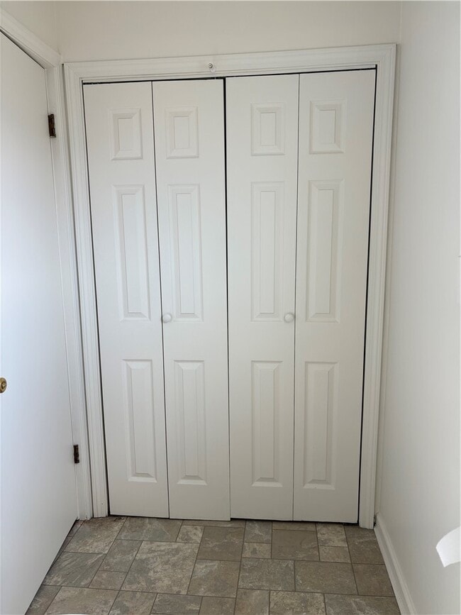 Building Photo - 122 W High St