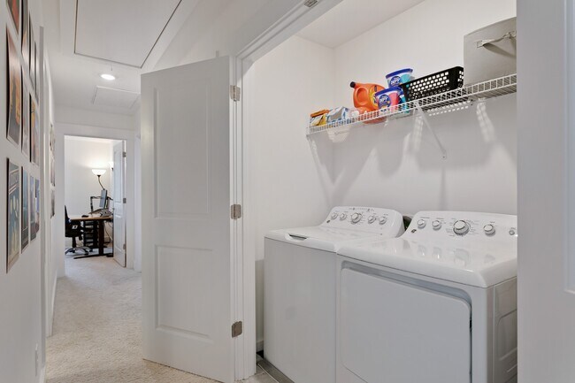 Building Photo - 2079 Orangery Dr