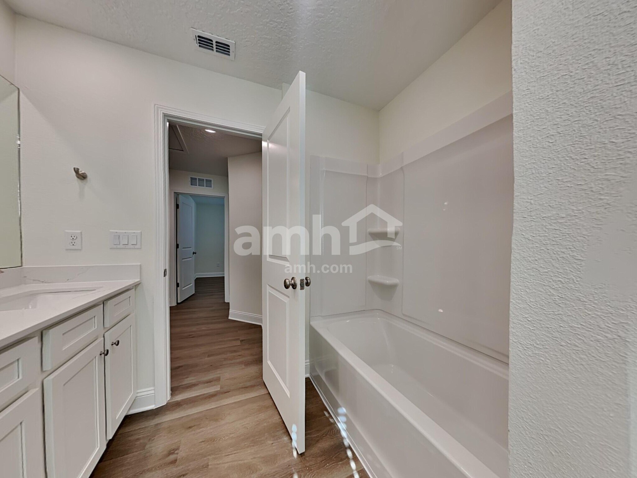 Building Photo - 11637 Hillside Dr