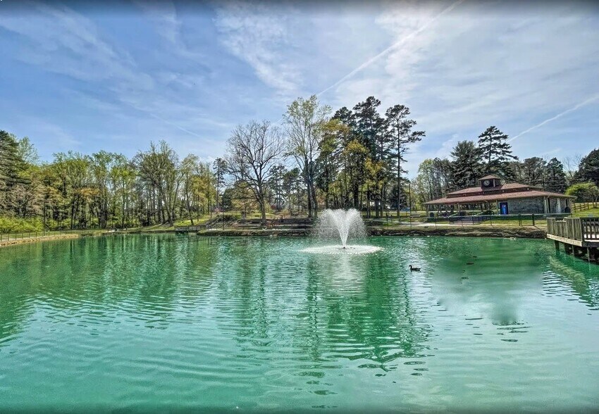 Building Photo - 132 Rowan St