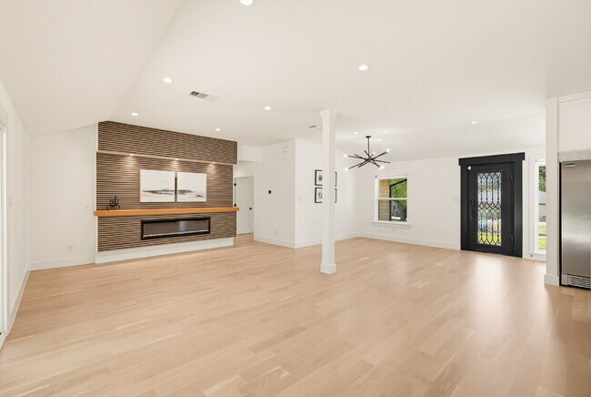 Building Photo - Modern Preston Hollow-Area Home with Resort-Style Services