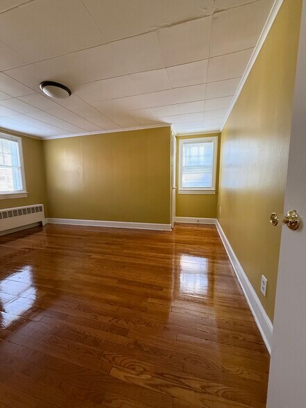 Building Photo - 214 Columbia St