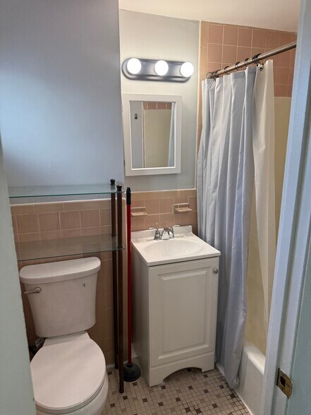 Building Photo - 324 Granite St