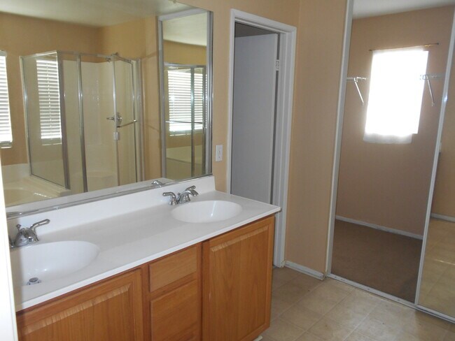 Building Photo - 4bd/3ba Home - Moreno Valley Ranch!