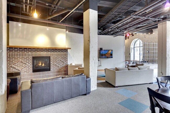 Building Photo - 404 N Washington Ave