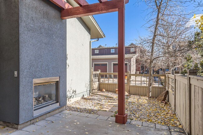 Building Photo - Modern 4-Bedroom Townhouse with Stunning Views in Boulder, CO