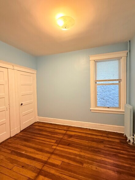 Building Photo - 69 Van Reypen St