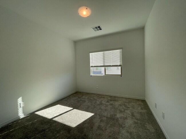 Building Photo - GATED 3 BED 2.5 BATH 2 CAR GARAGE + LOFT IN NORTH LAS VEGAS