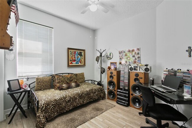 Building Photo - 1010 Elderberry Dr