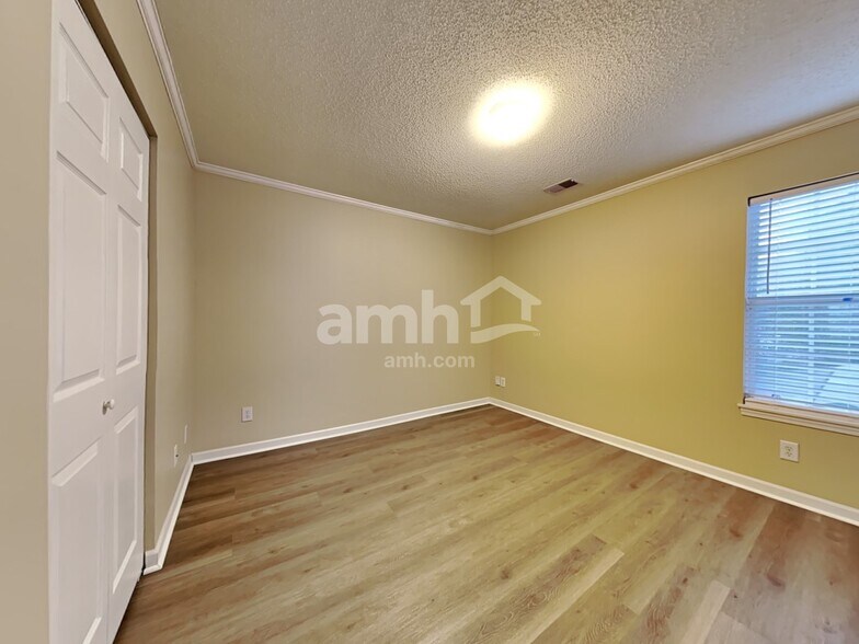 Building Photo - 110 Macallan Ct