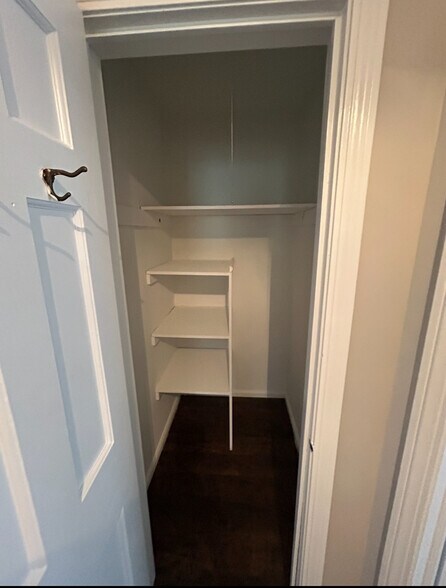 Building Photo - 13781 Cedar Rd